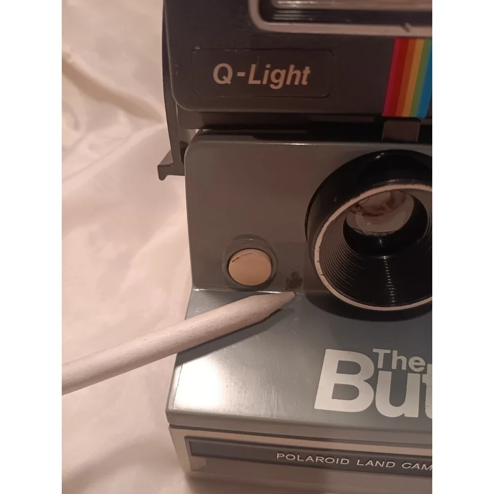 Vintage Polaroid The Button LAND CAMERA w/Q light FLASH  Uses SX-70 Film